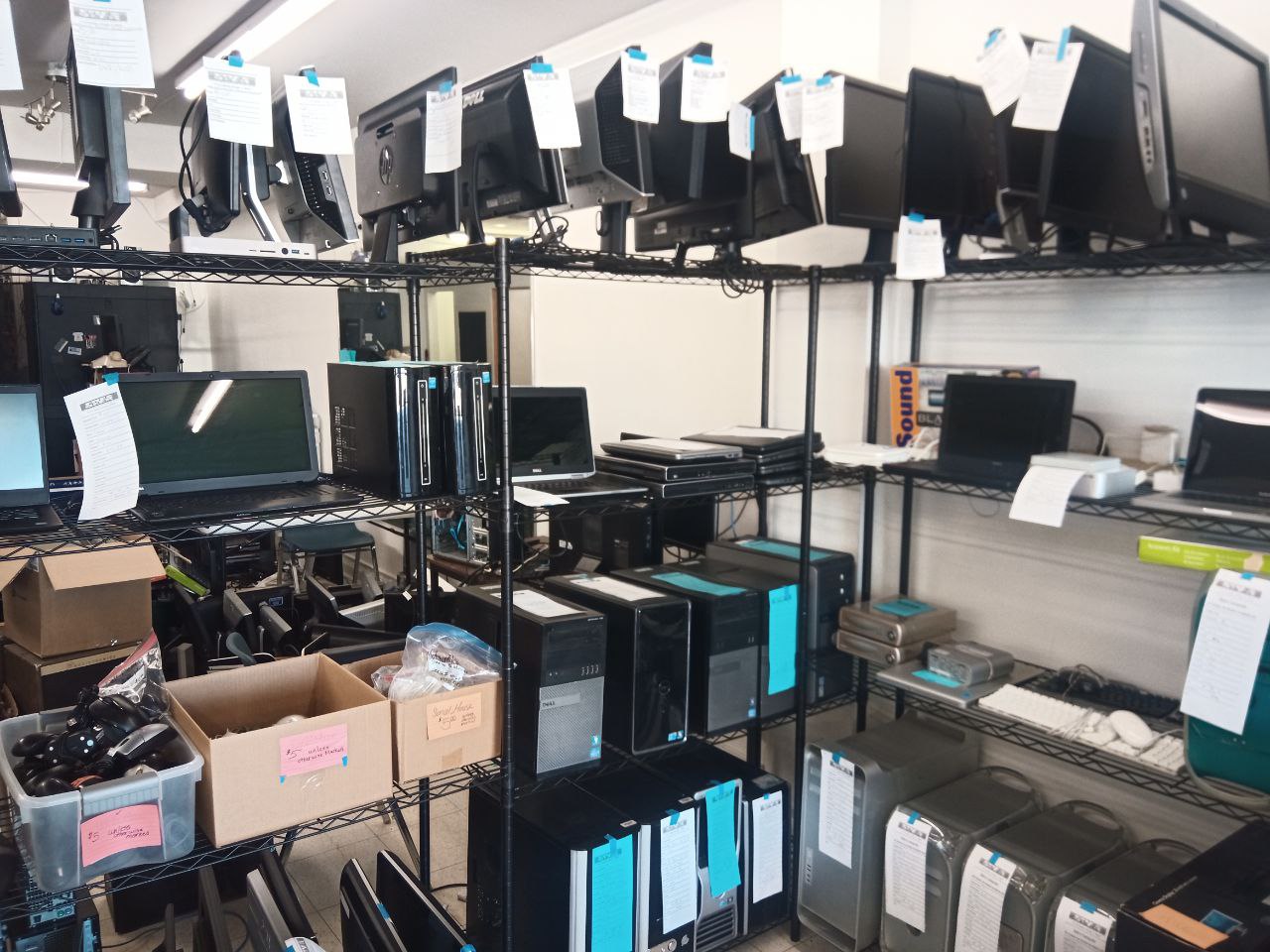 Visiting FreeGeek Chicago: Linux Laptops on the Cheap!